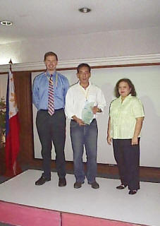 Arnold Alvarez receives award for the Philippine Herbal Medicine Site